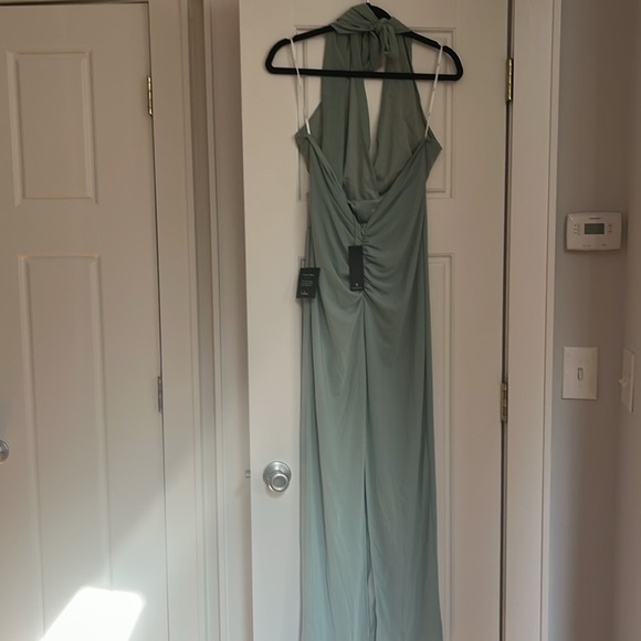 NWT LULUS sage green halter maxi dress size M - Picture 5 of 9